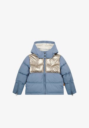 Chaqueta de plumas en azul claro con un panel frontal plateado brillante. Cuenta con capucha, cremallera frontal y puños acanalados con mangas con cremallera.