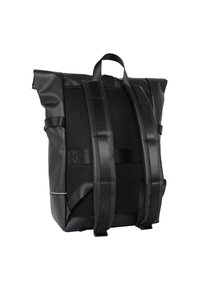 Sac à dos étanche noir avec un design à rouleau, panneau arrière en mesh, bretelles réglables et accent réfléchissant. Matériau durable avec une texture lisse.