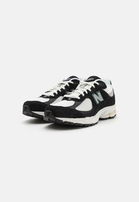 New Balance M2002 UNISEX - Sneakers laag - black