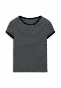 Czarna i biała poziomo prążkowana koszulka z krótkim rękawem, z czarnym okrągłym dekoltem i mankietami na rękawach, ułożona na płasko na białym tle.