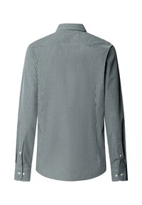 Camisa de manga larga con patrón de cuadros vichy en blanco y negro, que presenta un cuello clásico, puños con botones y un diseño de espalda de corte recto.