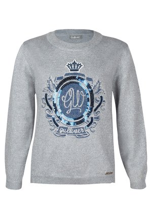 Zilveren trui met ronde hals, voorzien van een blauw en zwart pailletten-embleemontwerp. Het heeft lange mouwen en een subtiele glinstering.
