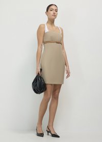 Calliope CON CINTURA - Robe fourreau - beige