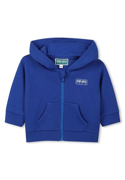 Blauwe kinderhoodie van katoen, voorzien van een ritssluiting aan de voorkant, twee voorkruiszakken en een gevoerde capuchon met ribgebreide manchetten. Kenzo logo label zichtbaar.