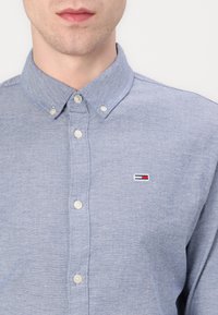 Tommy Jeans SLIM STRETCH OXFORD SHIRT - Shirt - bleu