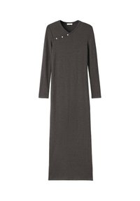 Abito maxi a maniche lunghe di un grigio scuro con dettaglio diagonale di bottoni vicino alla scollatura a V, realizzato in morbido tessuto a maglia.