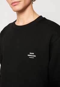 Mads Nørgaard STANDARD CREW LOGO - Sweatshirt - black