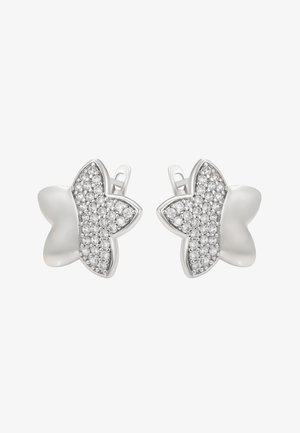 Silberne sternförmige Ohrringe, von denen die eine Hälfte mit kleinen glitzernden Diamanten bedeckt ist, während die andere Hälfte eine glatte, matte Oberfläche aufweist.