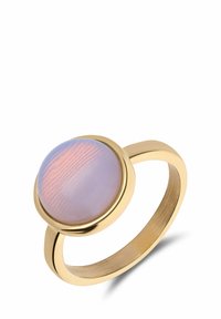 Goldring mit einem runden, flachen lila Stein mit strukturierten Oberflächen. Der Ring ist glatt und abgerundet und zeigt ein poliertes Finish.