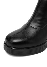 Jenny Botines con plataforma - black
