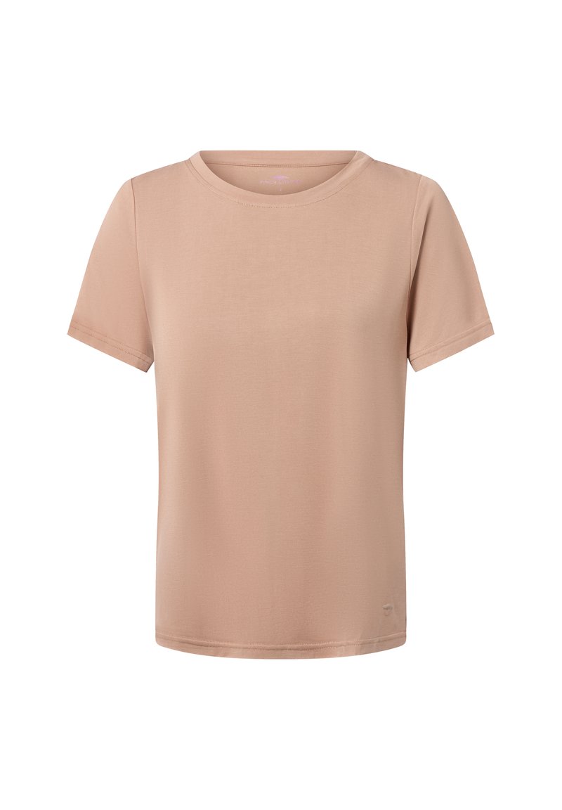 T-shirt beige à manches courtes, col rond, avec un petit logo brodé près de l'ourlet sur fond blanc.