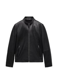 Giubbotto in pelle nera con colletto rotondo, zip frontale e due tasche laterali con zip. Texture liscia e vestibilità sartoriale con maniche lunghe.