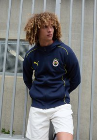 Puma FENERBAHCE ISTANBUL CASUALS HOODED - Klubové oblečení - club navy/speed yellow