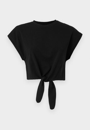 T-shirt noir court en coton doux, avec des manches courtes et un détail de nœud à l'ourlet. Texture simple et lisse.