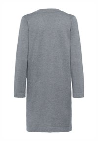 Abito grigio a maniche lunghe con un design semplice, realizzato in un tessuto morbido, caratterizzato da una scollatura rotonda e maniche leggermente svasate.