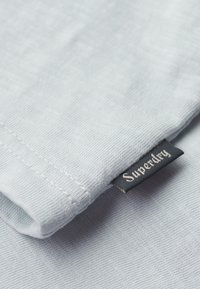 Superdry & Co CALI STRIPED - Camiseta estampada - sea salt blue slub