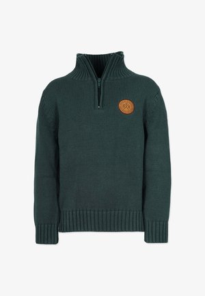 Mørkegrøn strikket sweater med høj krave, der har en kvart lynlås og en rund læderpatch på venstre bryst. Ribstrikkede manchetter og kant.