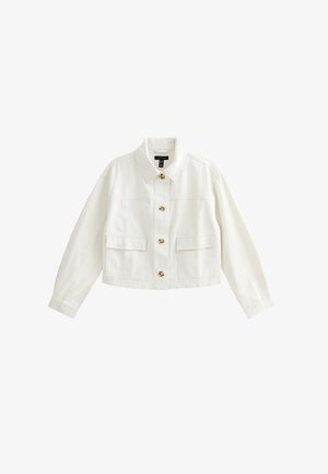 Giacca corta color avorio con maniche lunghe, colletto, quattro bottoni marroni e due tasche frontali con patta.