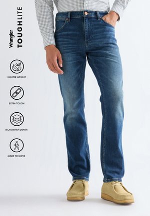 Wrangler GREENSBORO - Vaqueros rectos - blau