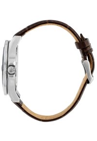 Silberner Edelstahlarmbanduhr mit braunem Lederarmband. Das Armband weist eine kroko-prägierte Textur auf und wird mit einem Metallverschluss gesichert.