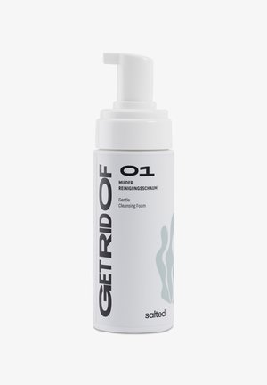 Hvid cylindrisk flaske med en pumpedispenser. Sort tekst læser "GET RID OF 01" og "Mild Rensekonsistens." Har abstrakte grønne bølgemønstre.