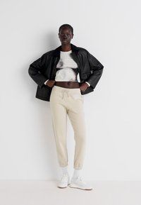 GAP HERITAGE JOGGER - Trainingsbroek - bedrock