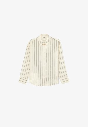 Camisa de manga larga color crema con botones y rayas verticales negras, con cuello puntiagudo, extendida sobre un fondo blanco.