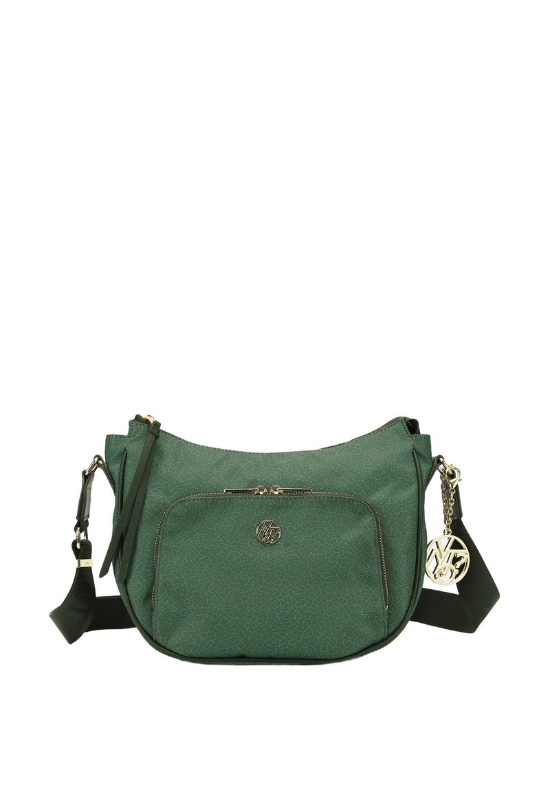 Borsa a tracolla verde con finitura texturizzata, dotata di una tasca frontale con zip, cinturino regolabile e un ciondolo decorativo sul lato.