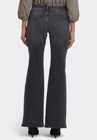 Flareformade mörkgrå jeans i denim, med midjehöjd, två bakfickor och en ren fåll.