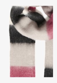 Neizvēlēts, maroon