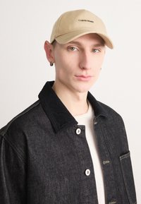 LETTERING UNISEX - Cappellino - travertine