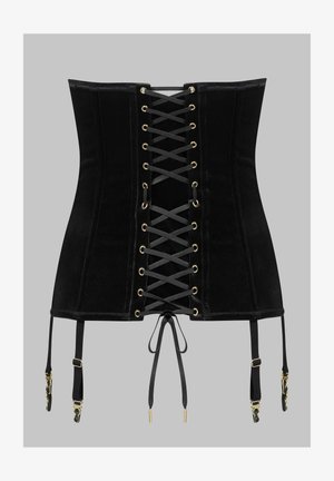 Corset en velours noir avec laçage frontal, œillets dorés et quatre bretelles porte-jarretelles réglables avec crochets dorés, sur un fond gris.