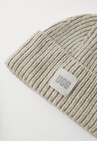 UGG CHUNKY UNISEX SET - Megzta kepurė - light grey