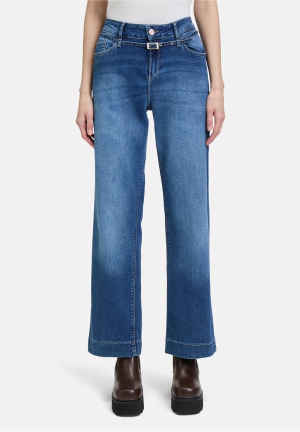 STRETCH MIT STICKEREI - Jeans Straight Leg - blau