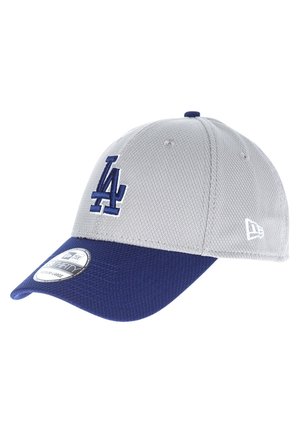 Casquette de baseball grise et bleue avec le logo "LA" sur le devant et le logo New Era sur le côté, avec une visière bleue incurvée et une texture en tissu mesh.