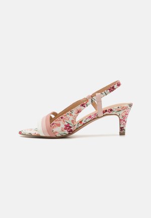 Květinový slingback podpatek v růžovo-bílé barevné kombinaci. Má vzorovanou textilní svrchní část, otevřené strany a štíhlý zakřivený podpatek.