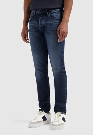 Herren Jeans aus dunkelblauem Denim mit schmaler Passform, leicht abgeriebenem Look, klassischem Fünf-Taschen-Design und Knopfverschluss.