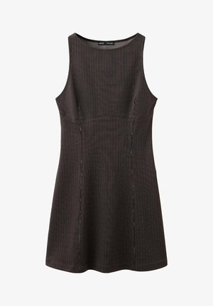 Robe noire sans manches avec fines rayures blanches verticales, encolure ronde, taille cintrée et jupe légèrement évasée.