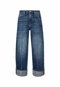 Pantalones vaqueros de denim azul con un corte relajado, que presentan costuras prominentes, dobladillos enrollados y un acabado descolorido para un aspecto usado.