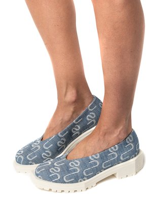 SUÈI, SUÈI SLIP-ON DENIM - Slip-ons - blue denim