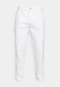 Weiße Leinenhosen mit Slim-Fit, ausgestattet mit einem Knopfverschluss, zwei seitlichen Taschen und einem leicht strukturierten Stoff für Atmungsaktivität.