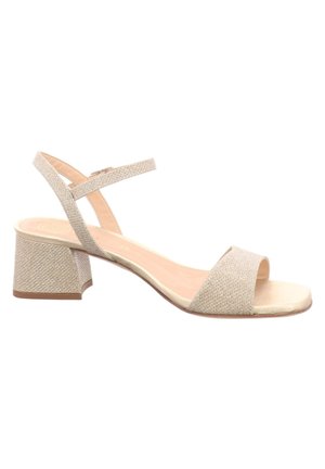 Sandales à talons beiges avec une tige en tissu texturé. Elles présentent un talon bloc bas et deux brides réglables sur le pied et la cheville.