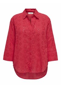 Blouse rouge à boutons avec broderie florale ajourée, manches trois-quarts, col et ourlet arrondi.