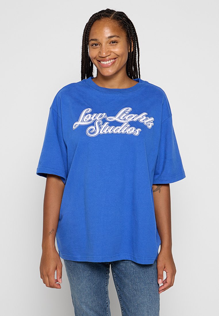 LOW LIGHTS STUDIOS® T-shirt print blauw