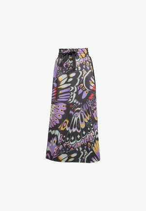 Falda negra con estampado de mariposas en morado, naranja y blanco. Cintura elástica con cordón ajustable. Tela suave y ligera.