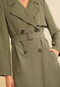 Love & Roses REGULAR FIT - Trenčkot - khaki green