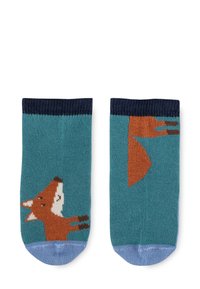 Ein Paar türkisfarbene und blaue Socken mit an orangefarbene Fuchs-Gesichter gestrickt, schwarzen Bündchen und blauen Zehenbereichen.
