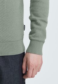 Blend HILL CREW NECK NOOS - Jersey de punto - laurel wreath