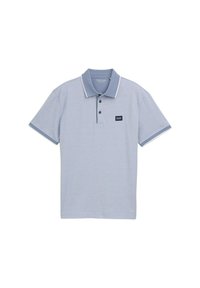 Ljust blå pikétröja med krage, tvåknapps knäppning och korta ärmar. Har kontrasterande mörkblå detaljer längs kragen och ärmarna.