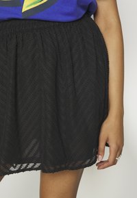 ONLY ONLKLARA ZIGZAG SKIRT - Φούστα σε γραμμή Α - black